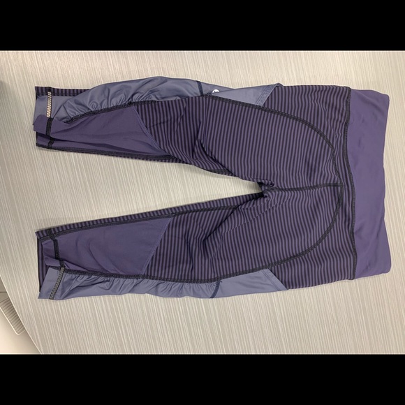 Lululemon crop leggings - Picture 2 of 2